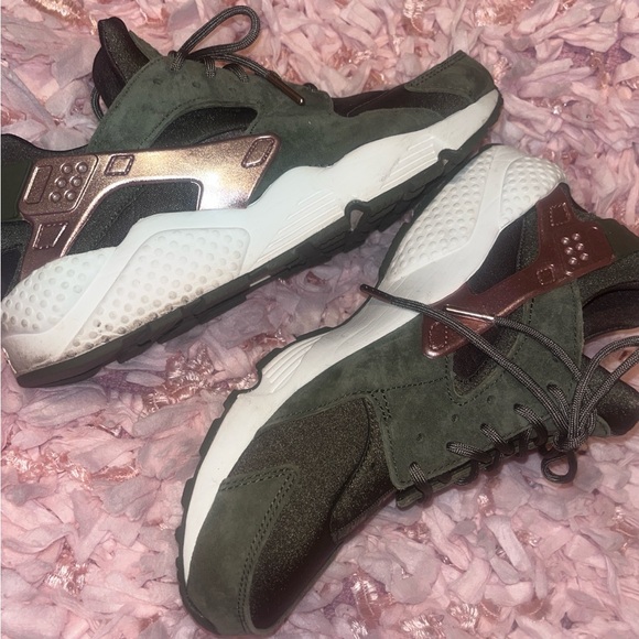 Nike Women's Air Huarache Run Shoes - Olive Green Suede and Rose Gold - Picture 1 of 2